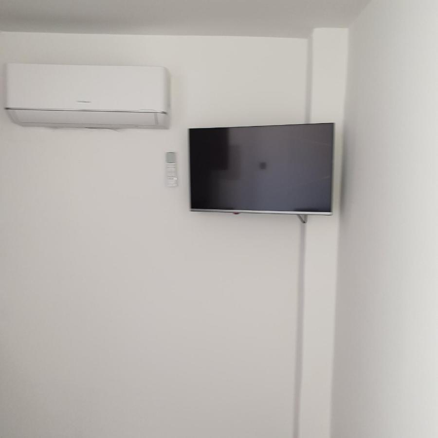 דירות איה נאפה Ahoy Deluxe Apts מראה חיצוני תמונה