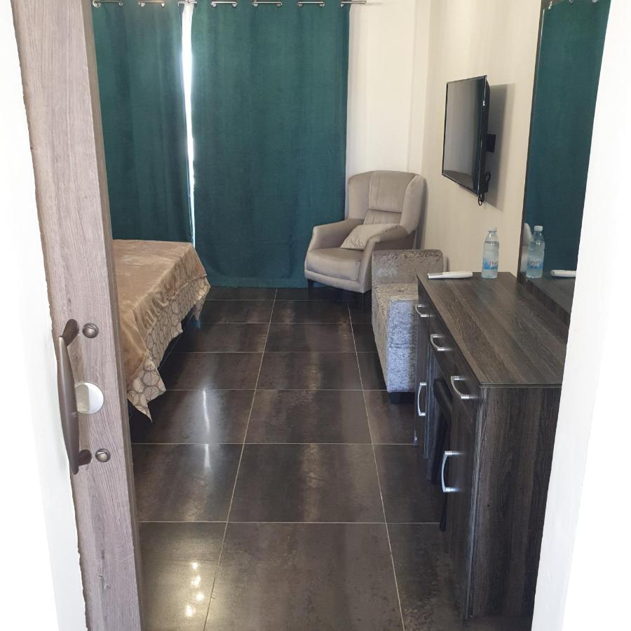 דירות איה נאפה Ahoy Deluxe Apts מראה חיצוני תמונה